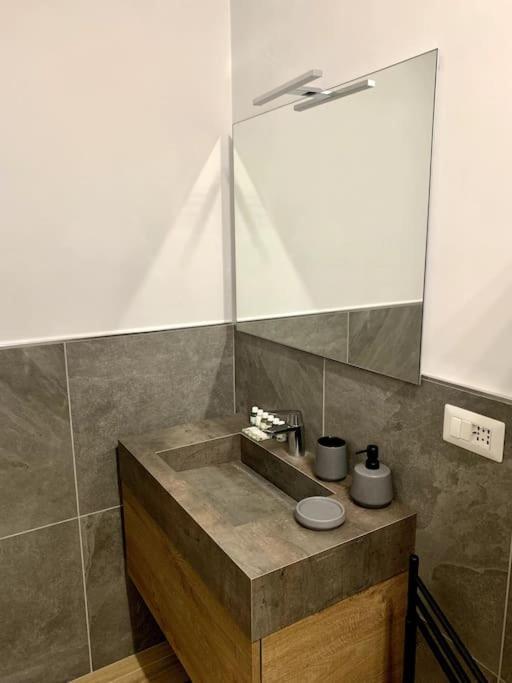 Appartamento Con Terrazzo Sui Tetti Milanesi Bagian luar foto