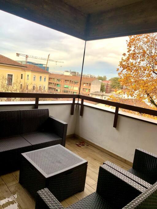 Appartamento Con Terrazzo Sui Tetti Milanesi Bagian luar foto